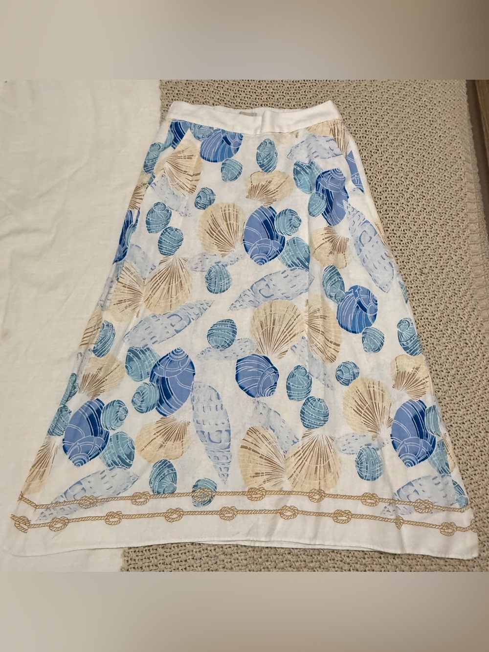 LOFT Outlet Beachy White and Light Blue Printed Seashell Skirt- NWOT- Size XS